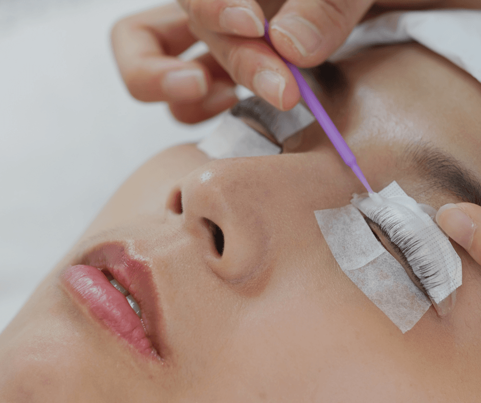 Women getting lash extension service